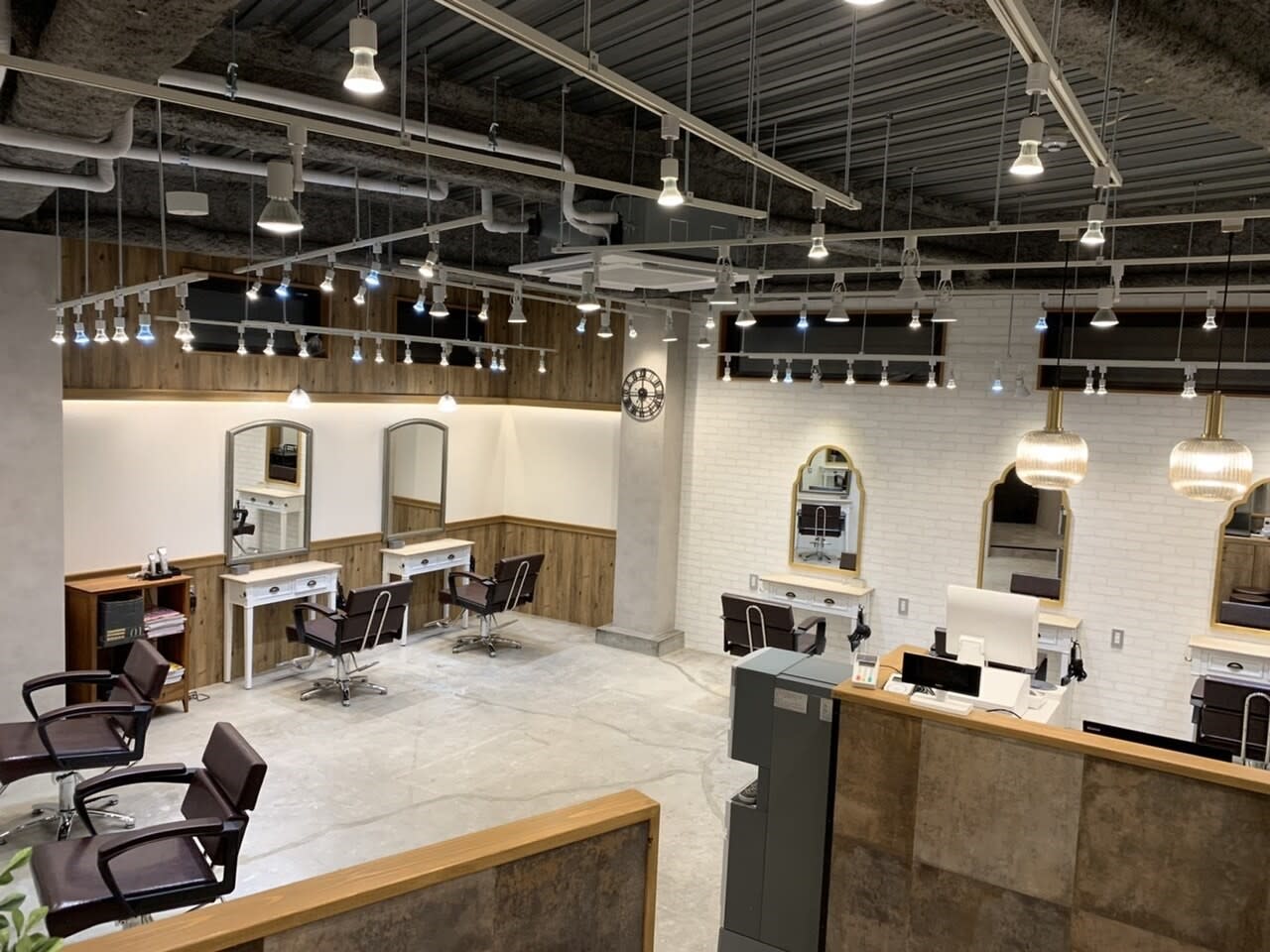 Agu hair clarus 布施駅前店
