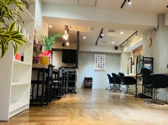 est hair by friends 新宿店