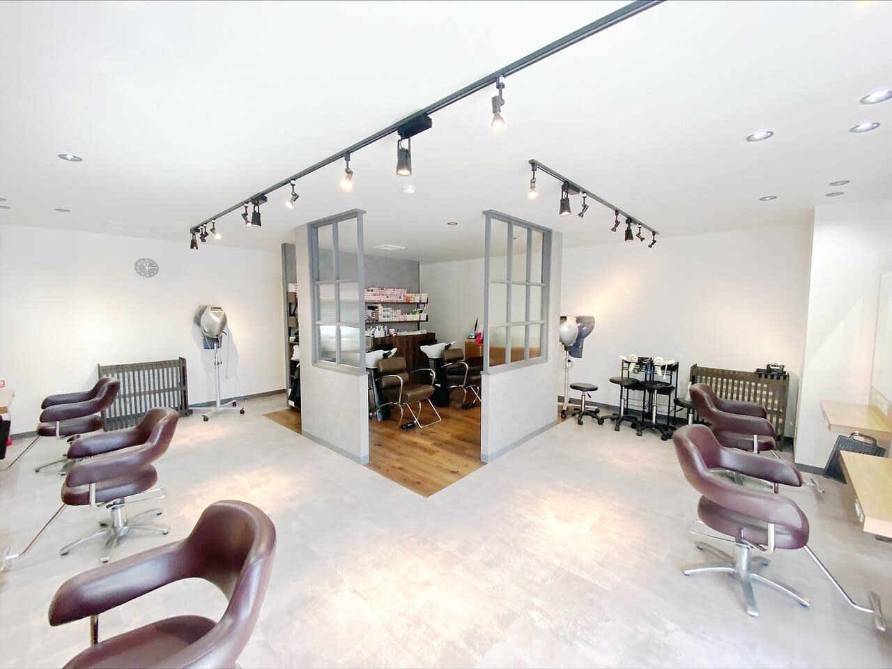 SALONS 茨木中津店