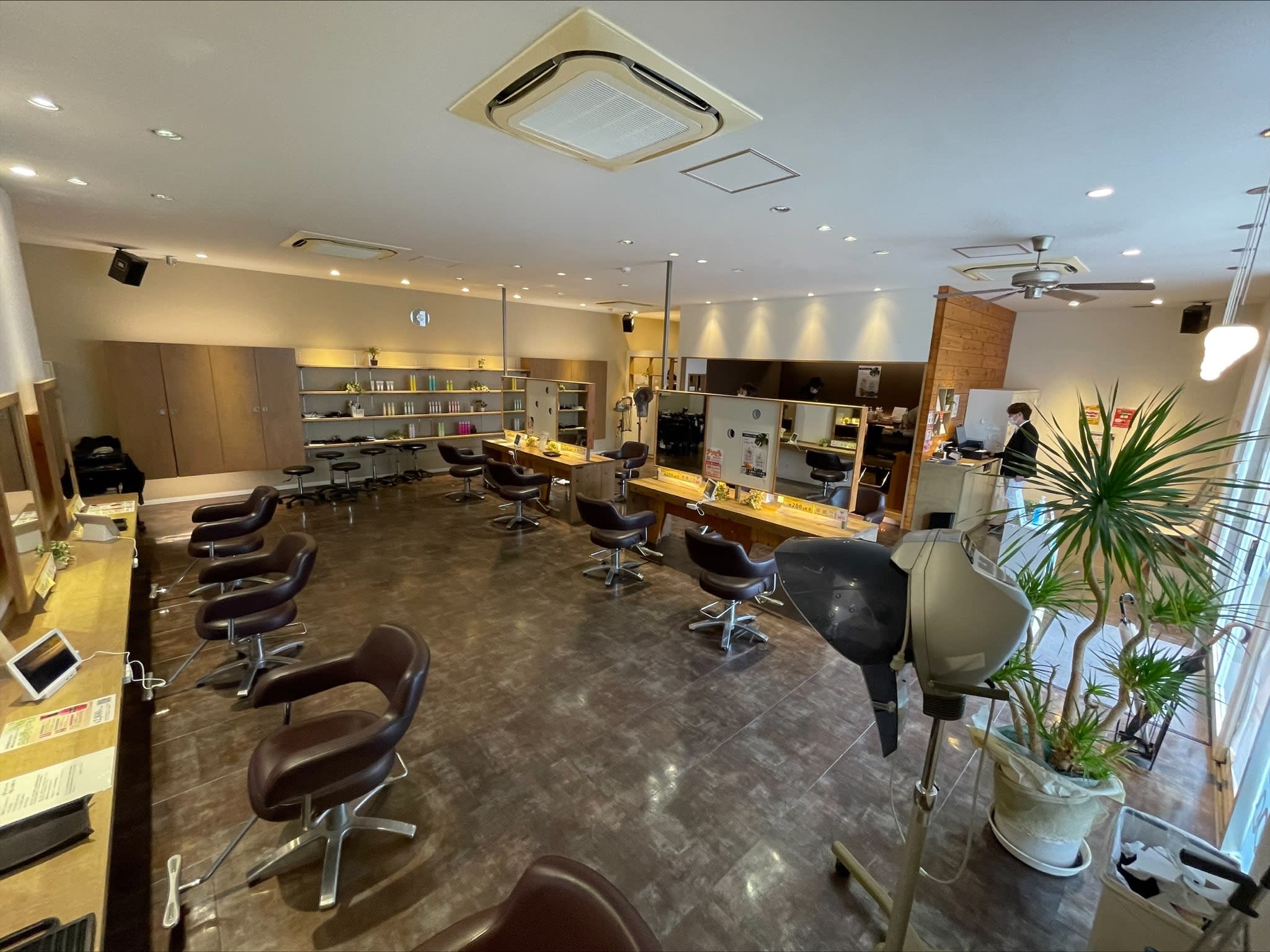 SALONS HAIR 尾道新浜店