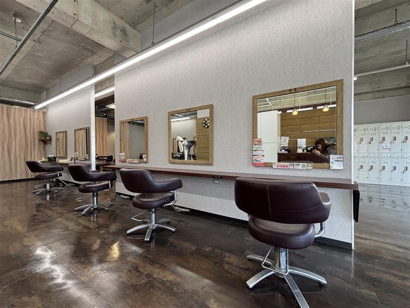 SALONS HAIR 庚午橋店