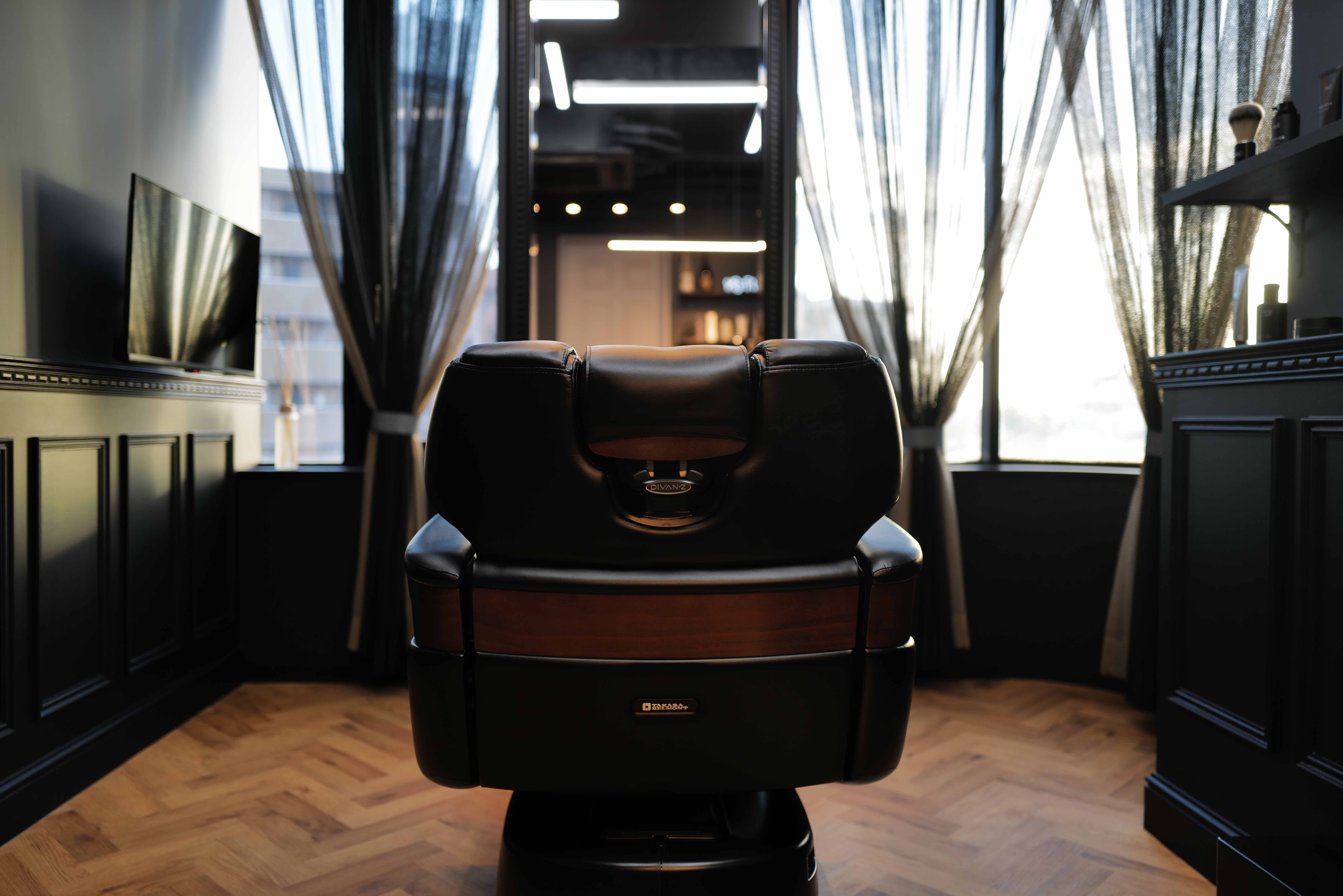 LUX THE BARBER