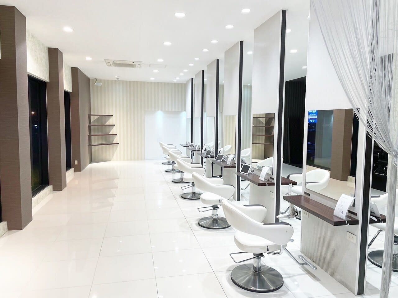 HAIR & MAKE EARTH 小松店_1
