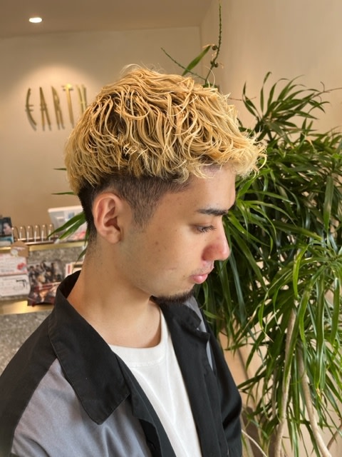 HAIR & MAKE EARTH 小禄店_屋比久　翔太