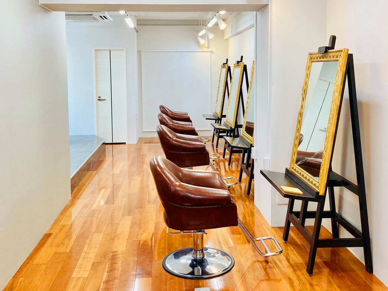 COLOR SALON YOSHITOMO【カラーサロン ヨシトモ】_1