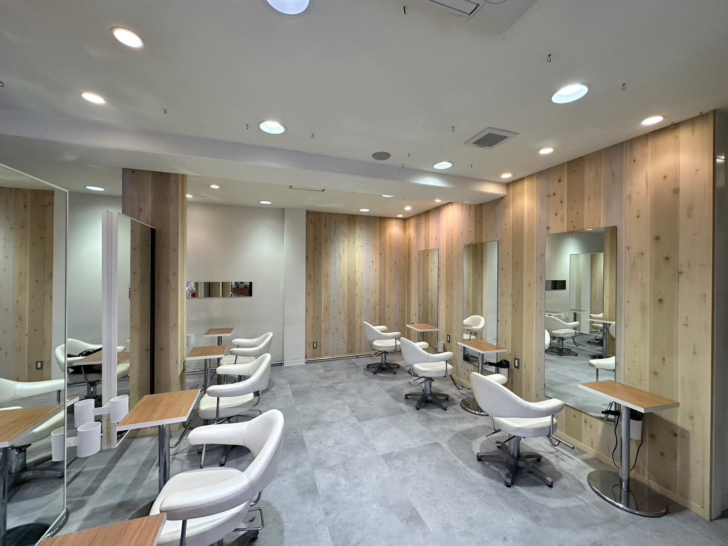 HAIR SPACE BLOOM Ea 三国店【 ヘアースペースブルームエア 】_1