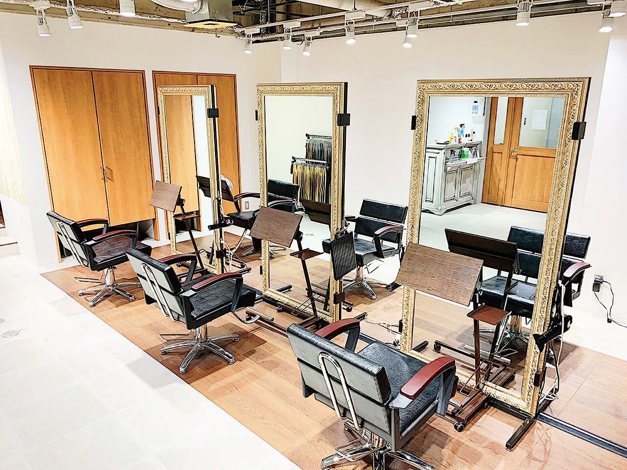 エクステ・インナーカラー・髪質改善・縮毛矯正専門店 hair salon AMOR 高田馬場店