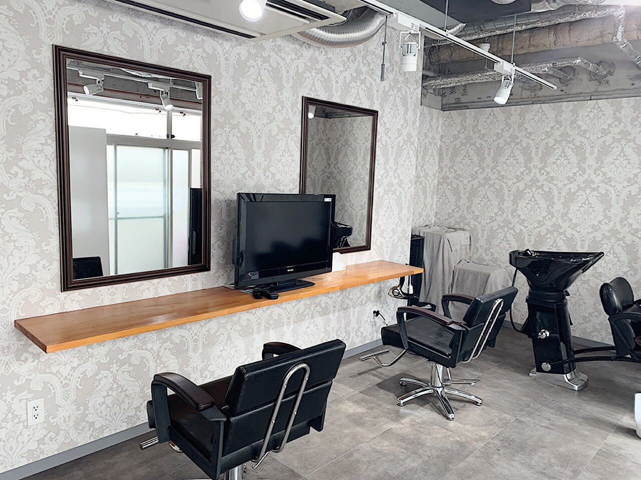 エクステ・インナーカラー・髪質改善・縮毛矯正専門店 hair salon AMOR 高田馬場店_1