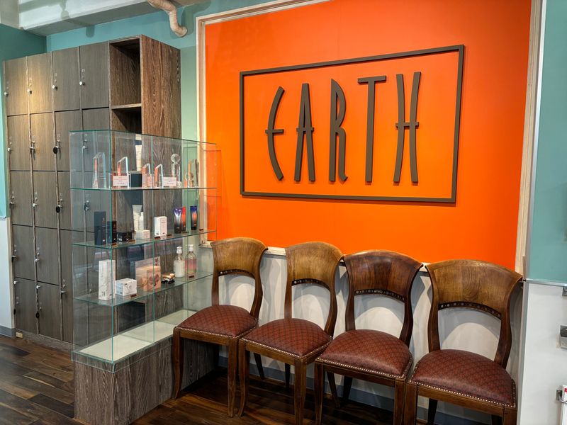 HAIR & MAKE EARTH 亀有店
