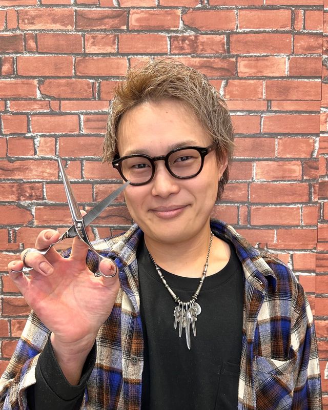 HAIR & MAKE EARTH 八戸店_嶋崎　伊織