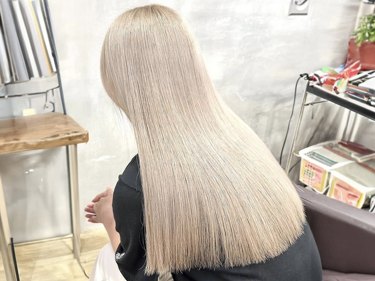 LORE福岡天神本店 インナーカラー特化型美容室ブリーチ・インナーカラー美容室_2