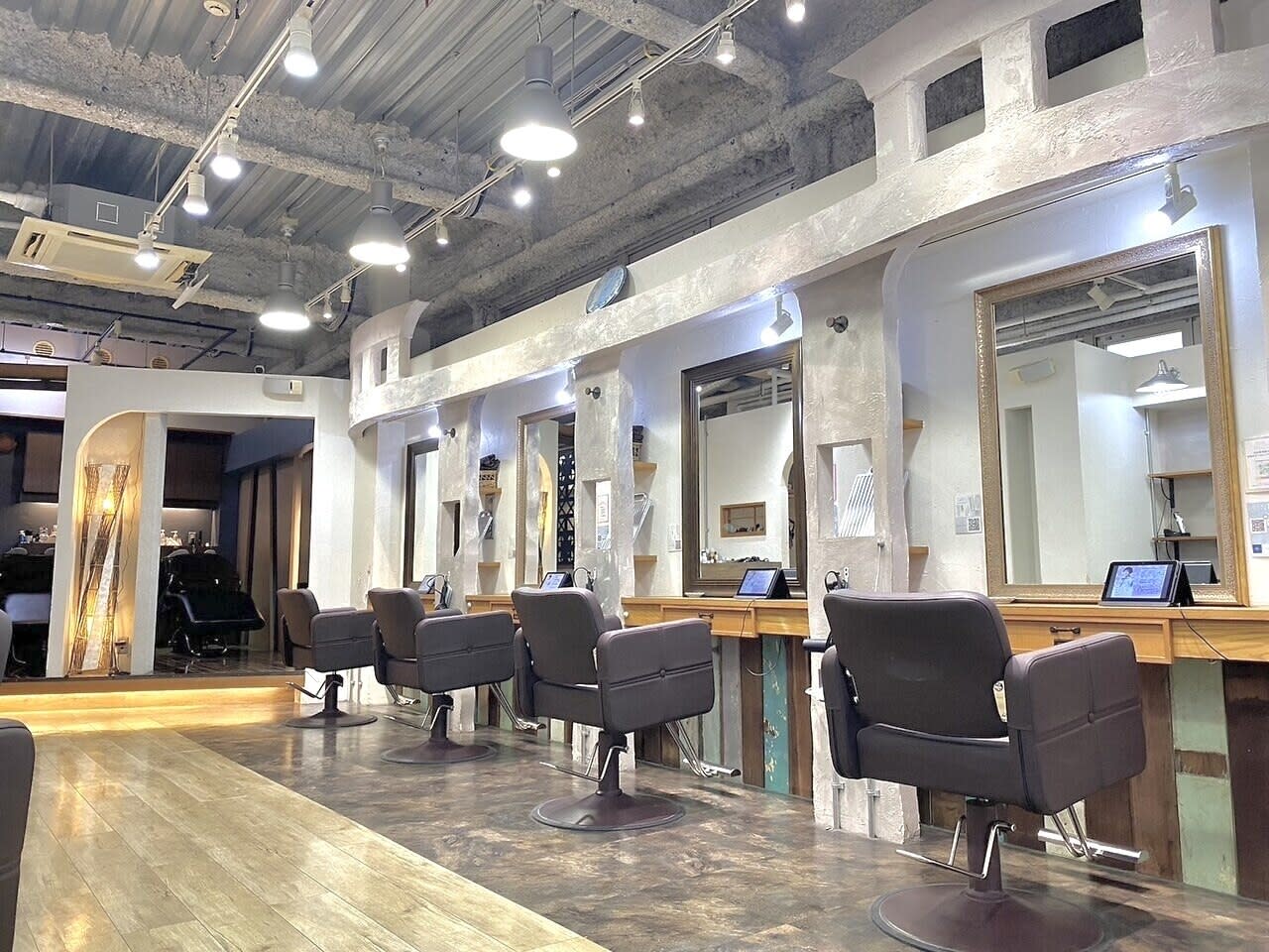 LORE福岡天神本店 インナーカラー特化型美容室ブリーチ・インナーカラー美容室