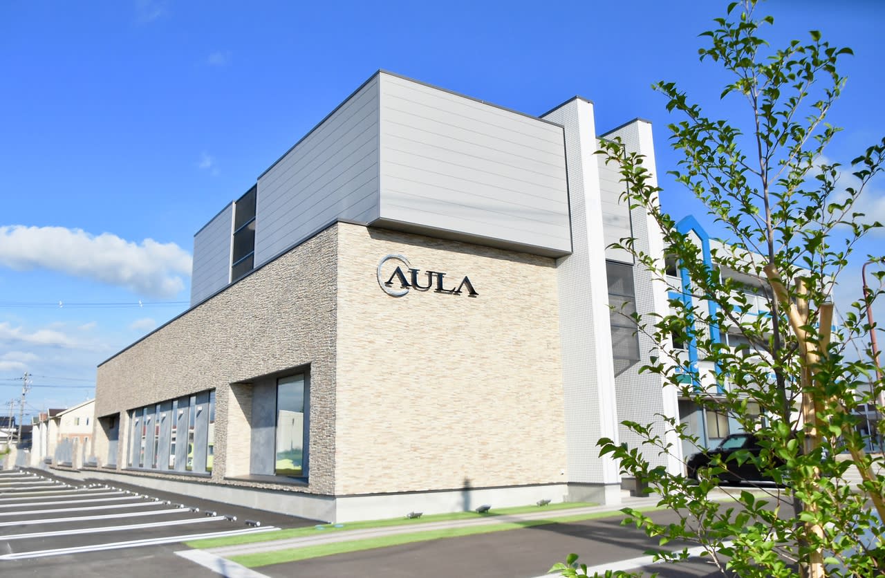 AULA 戸出店