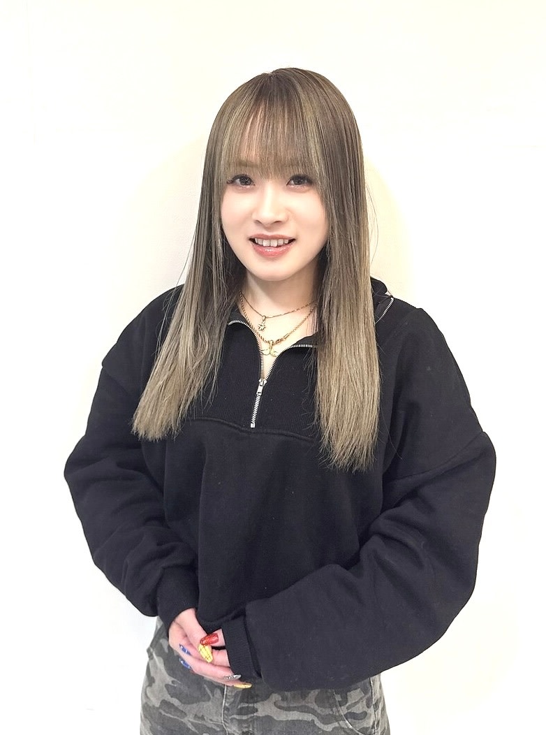 AULA 砺波店_山田 安里