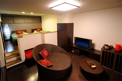 流辿別邸　観山聴月