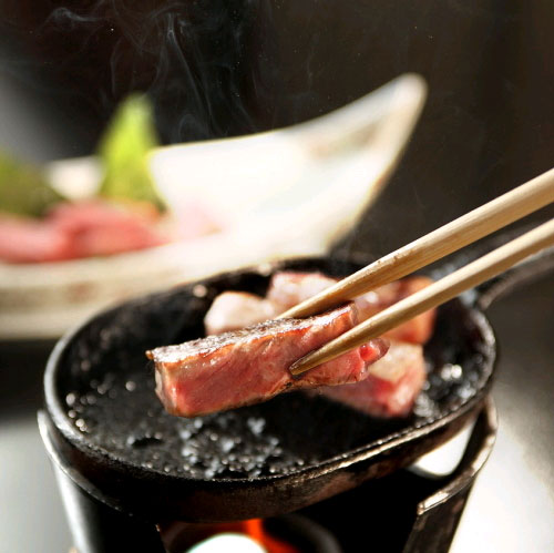 猿ヶ京温泉　山と湖の絶景に浮かぶ宿　料理旅館　樋口