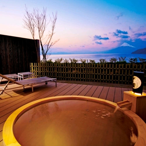 世界遺産　富士山を望む宿　富岳群青