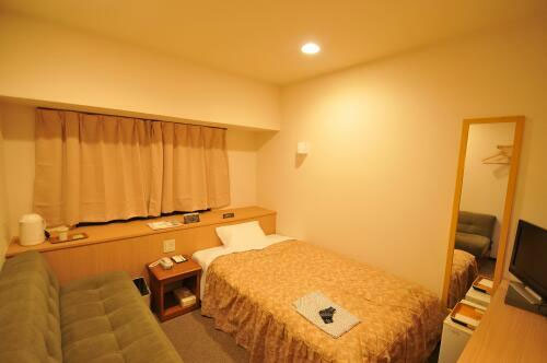 広島駅前ユニバーサルホテル新幹線口右