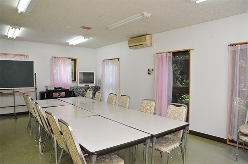 希望ヶ丘ペンション研修館１号館　白い館