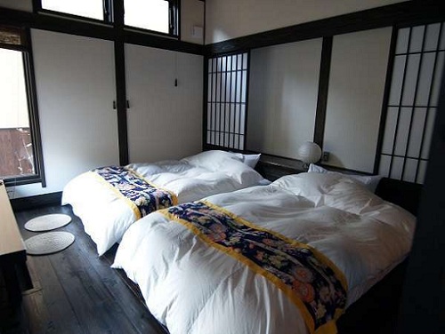 風がささやく離れの宿 山あかり