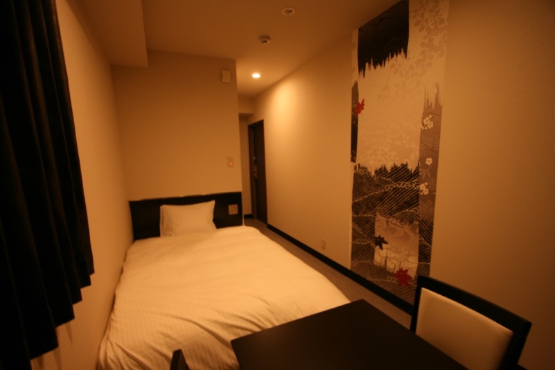 ＨＯＴＥＬ　ＫＡＮＡＤＥ【大阪難波駅すぐ】