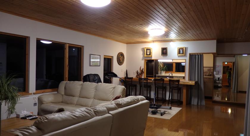 Ｒｉｔｚ　Ｇａｒｄｅｎ　Ｎｉｊｉ（旧：ペンション　虹）