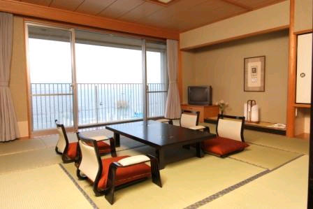 ＫＫＲホテルびわこ（国家公務員共済組合連合会びわこ保養所）