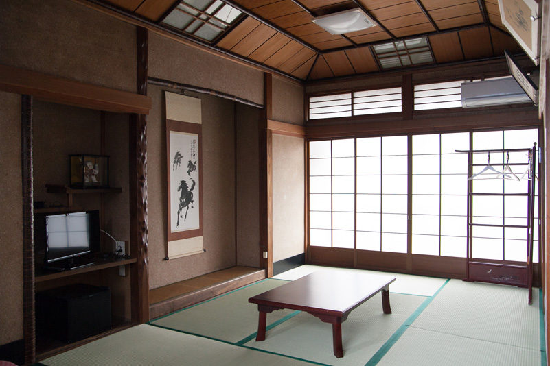 若狭・小浜の歴史ある町並み 一棟貸しの古民家宿「小浜町家ステイ」