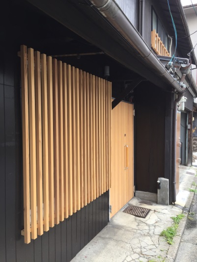 ＩＯＲＩ　ＫＡＭＯＧＡＷＡＩＣＨＩＪＯ（庵　鴨川一条）