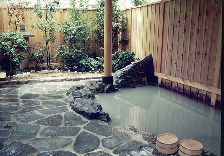 箱根温泉　湯宿山の省