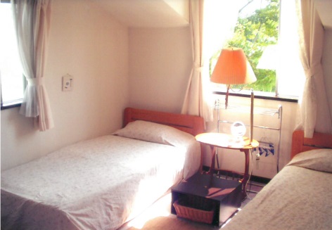 ペンション小さな白い家