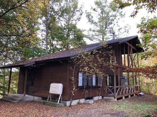 1棟丸ごと、奧 八ヶ岳・白樺林を眺め、癒される「森のリトリート・ハウス」 ^