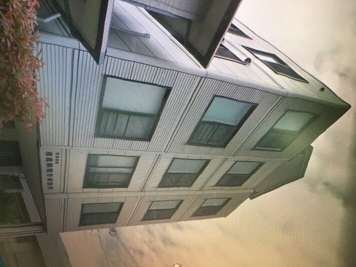 素泊り灯りや ^