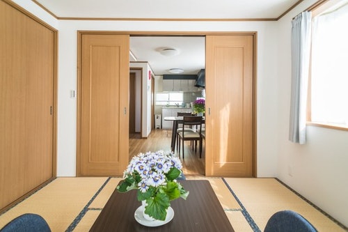 浅草／スカイツリー／上野／成田／羽田空港直行／駅から徒歩８分でアクセス至便　＾