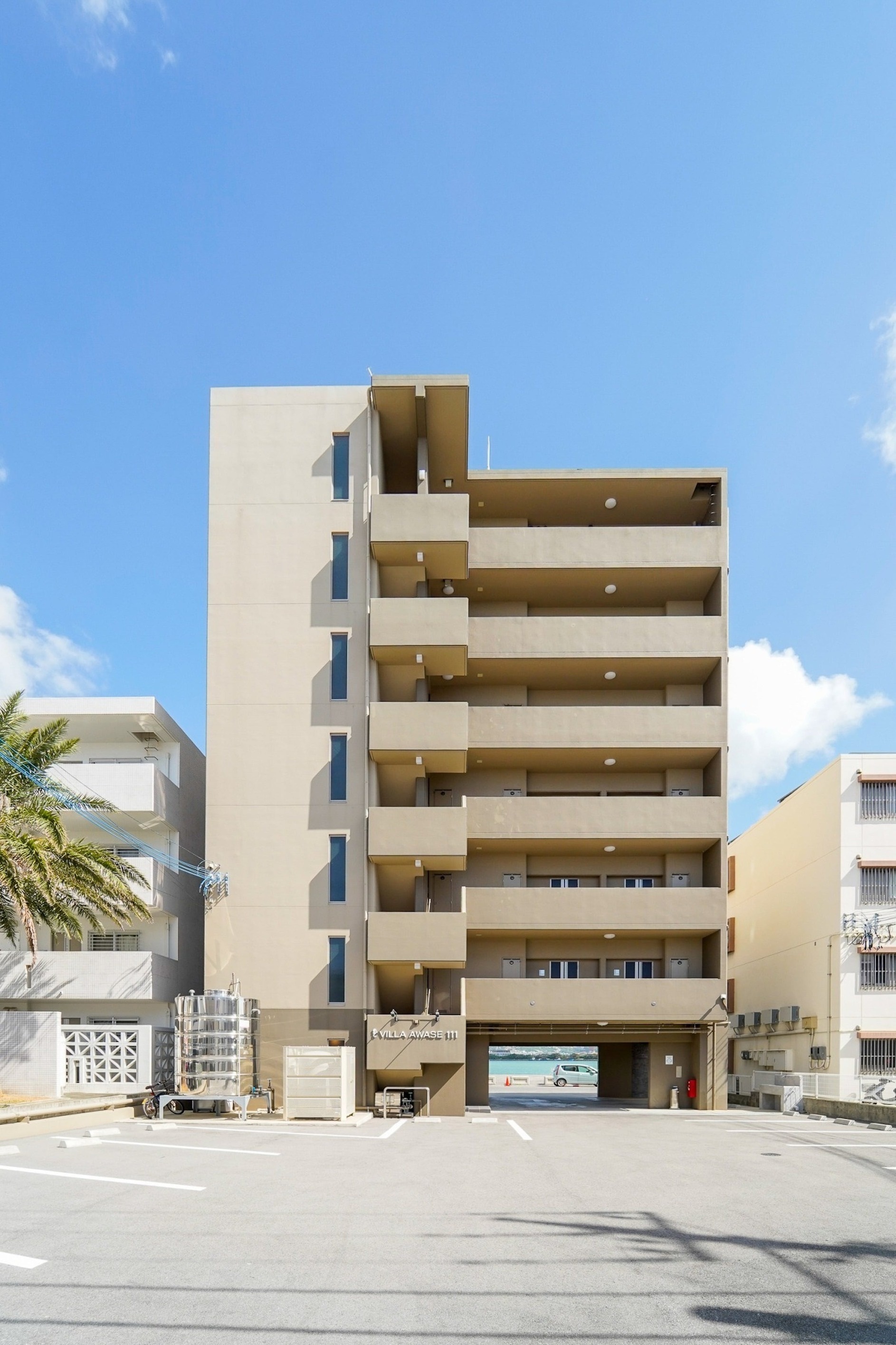 ヴィラ泡瀬111 ^