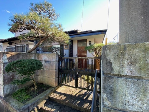 最大12名一棟貸切121m2/高速WiFi/芝生ドッグラン・大型犬OK・ピザ窯BBQ有/民泊