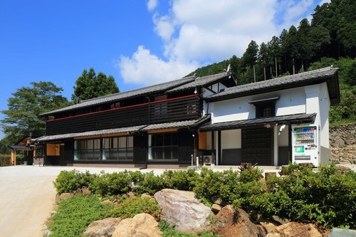 建築屋さんの作った大型貸別荘【BBQ可】 ^