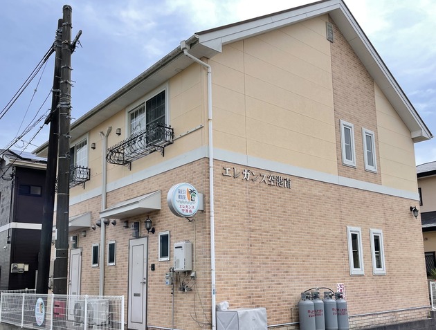 [エレガンス空港南A] 駐車場有り 庭付き ^