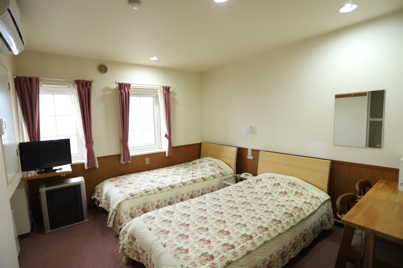 ＣＨＡＬＥＴ　ＢＵＲＬＡＰ　ＦＵＲＡＮＵＩ　（シャーレ　バーラップ　フラヌイ）