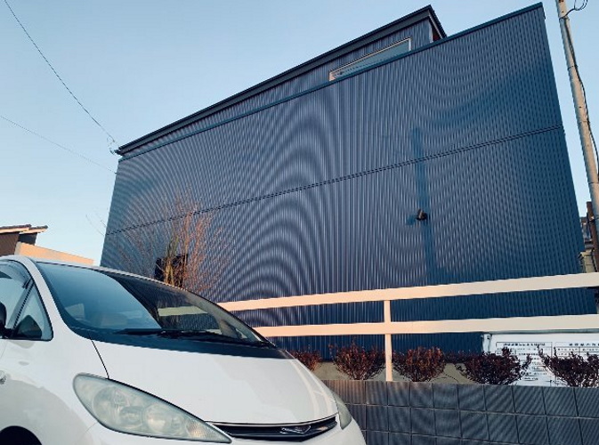 「泊まる」より「楽しむ」天然木のログハウス ^