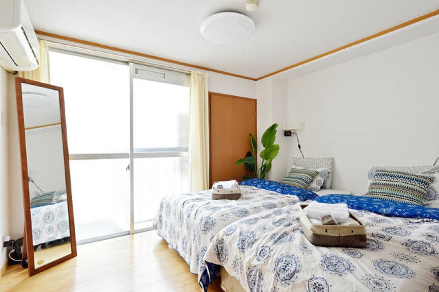 Ｕｒｂａｎ　Ｐｌａｚａ　ＢＮＢ　＇Ｘ１＇　＾
