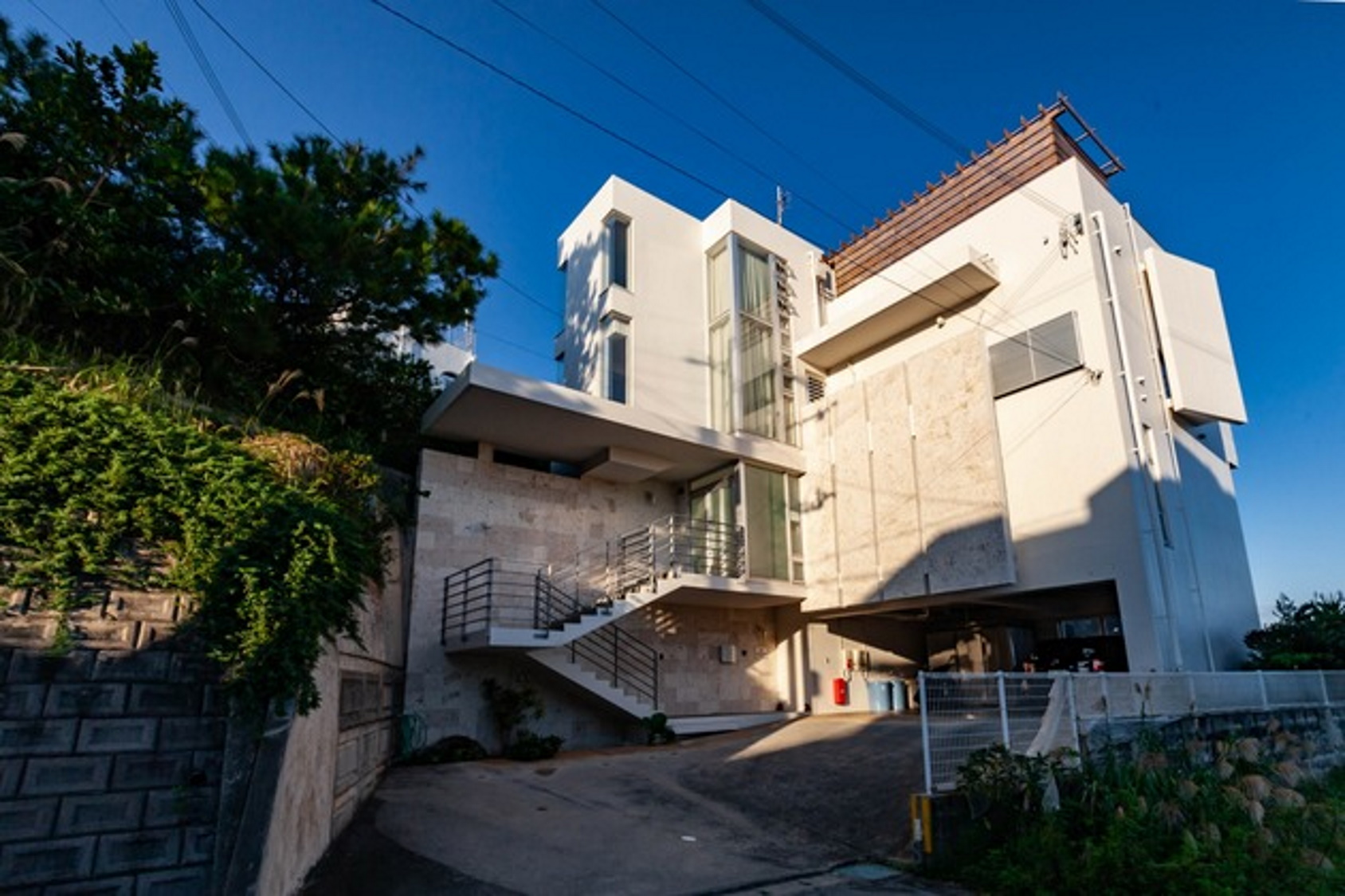 綺麗な海Villa オーシャンビュー〜広々一軒家貸切300m2沖縄屈指のリゾートエリア恩納村 ^