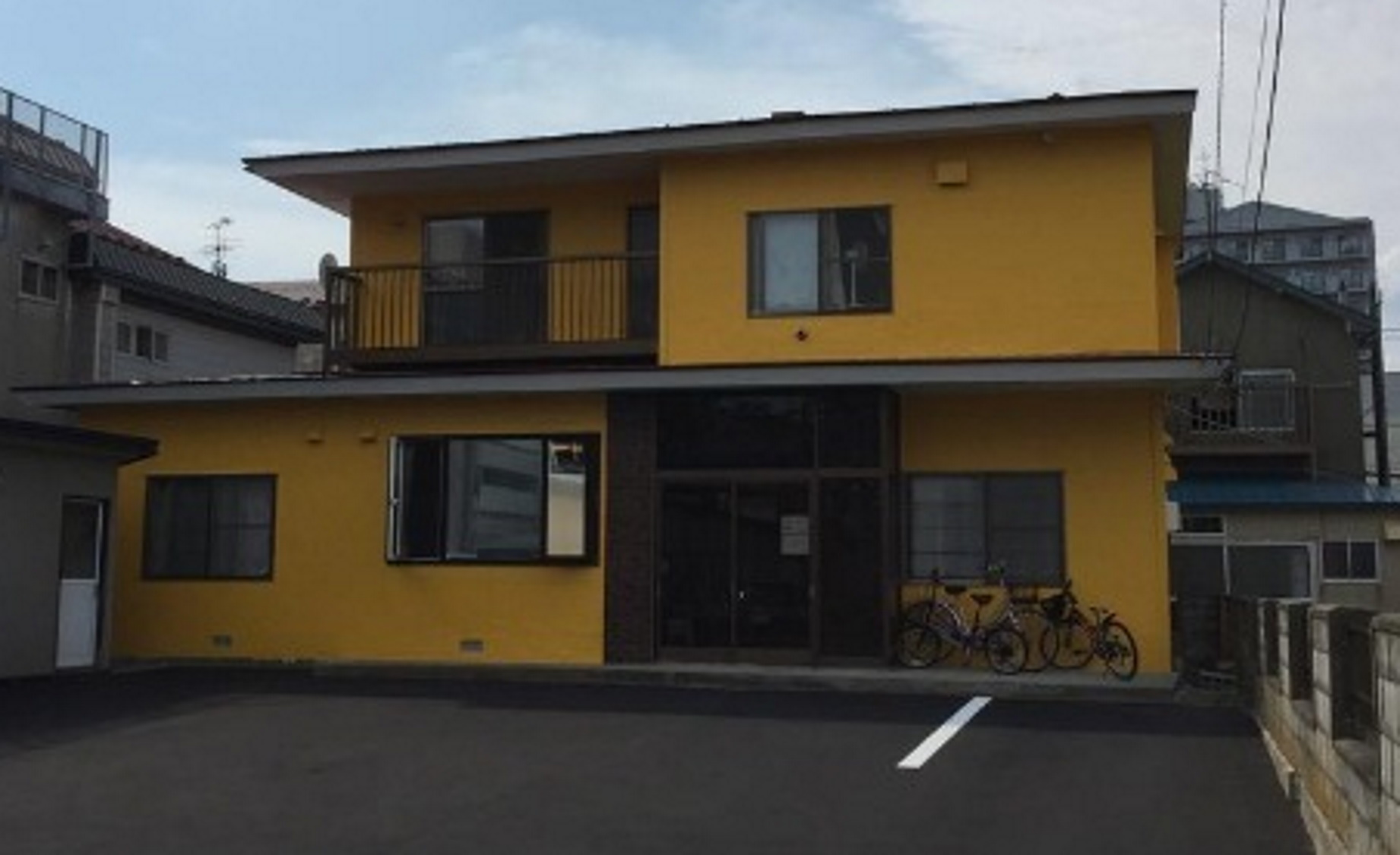 函館駅近くの外国人客が9割を超える一軒家を改装した民宿 ^