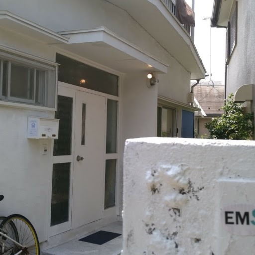 EMS.江ノ電、石上の昭和のモダン(?)な家/民泊