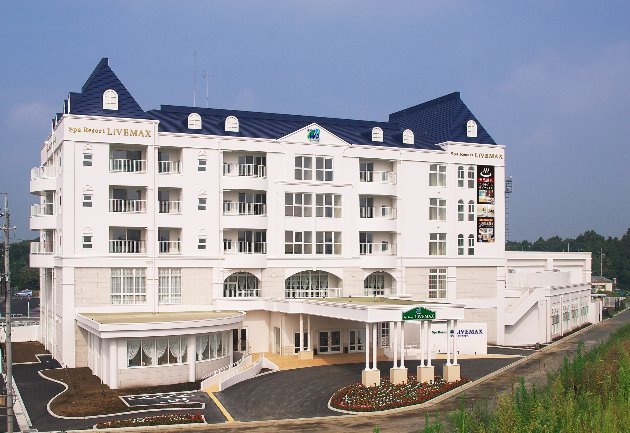 白いお城風建物/民泊