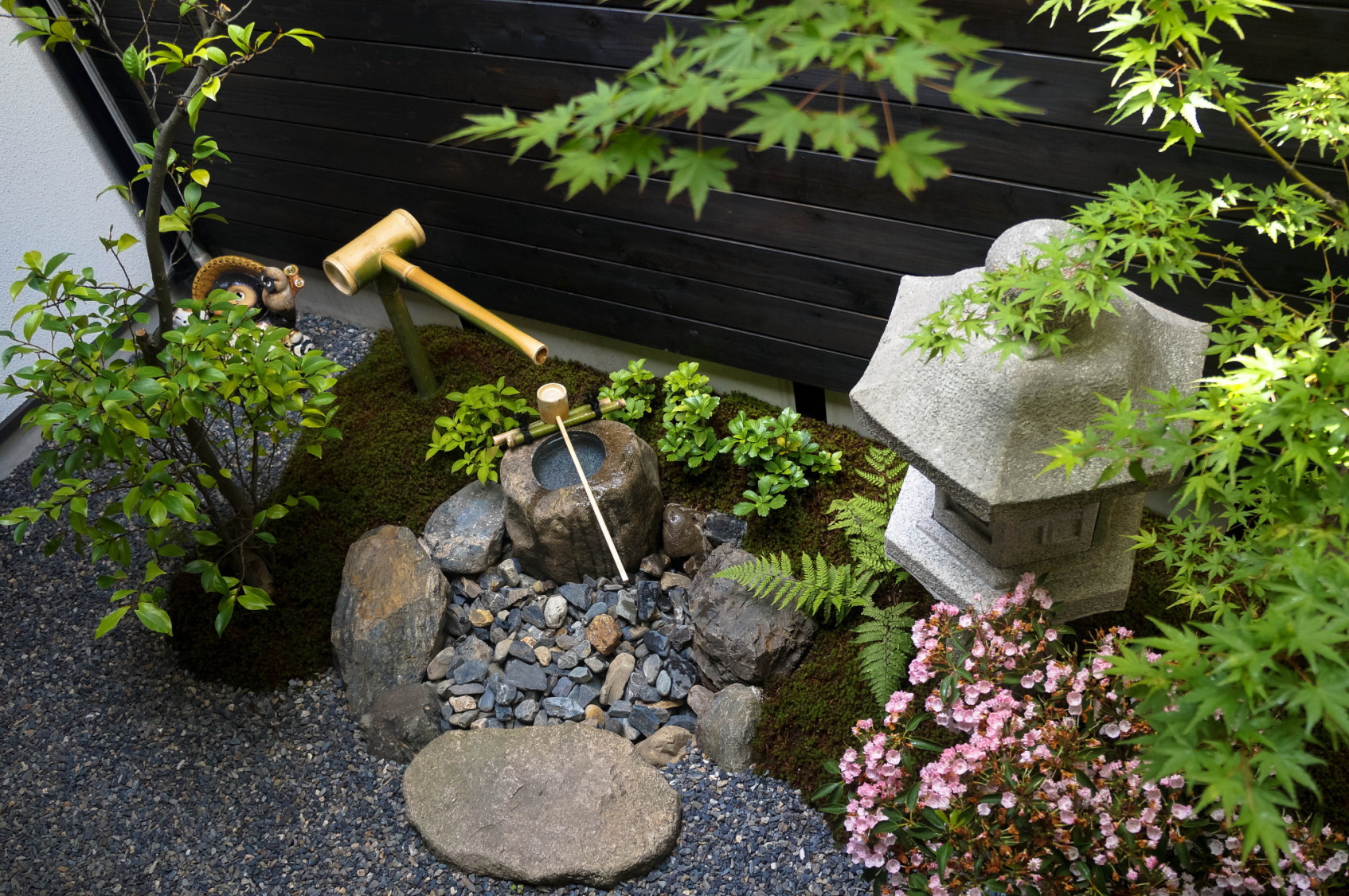 完全リノベーション済 一棟貸切京町屋「織屋の宿 唐紅」 ^