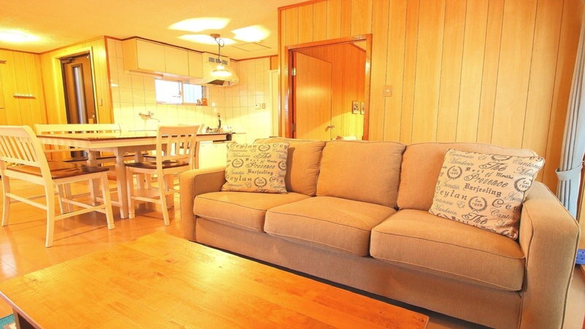 SEASIDE STREET WALK ^