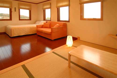 客室露天風呂付き　お部屋食で金目鯛を味わう宿　伊豆高原温泉　お宿　癒楽里ーゆらりー