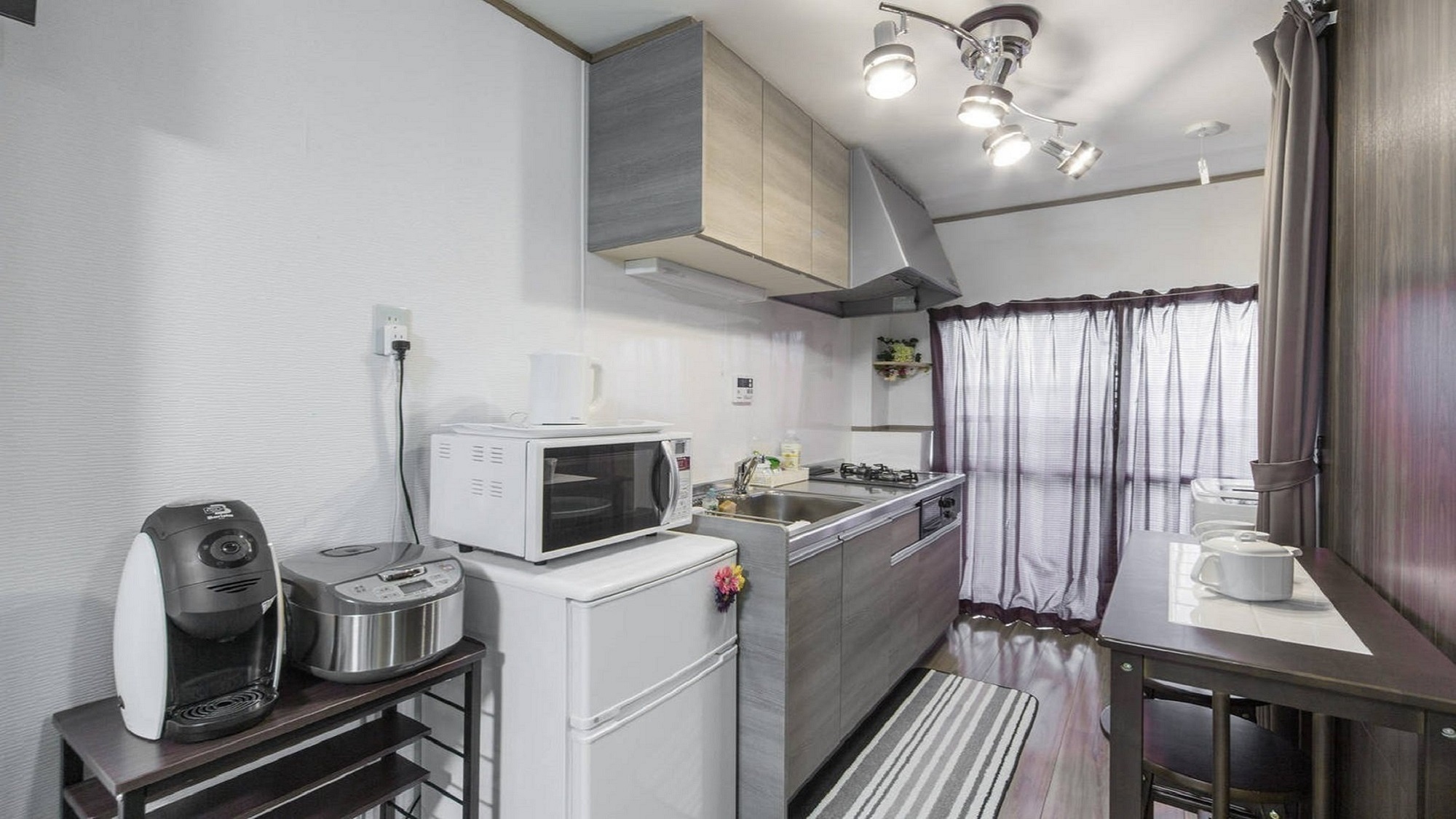 色んな観光地に行くのに便利。京都駅から電車で12分。花園駅より徒歩4分。/民泊