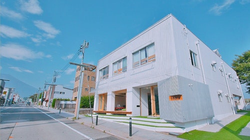 Hostel1889...木の匂いが香るモダンで清潔感溢れる富士山が絶景のホステル。 ^